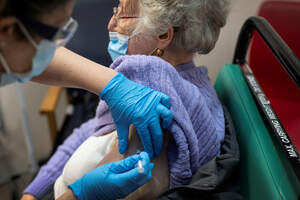 Вакцину против COVID получили уже 30 миллионов жителей США