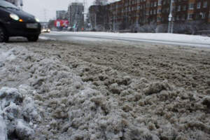 Снежная «каша» ожидает большую часть улиц Казахстана